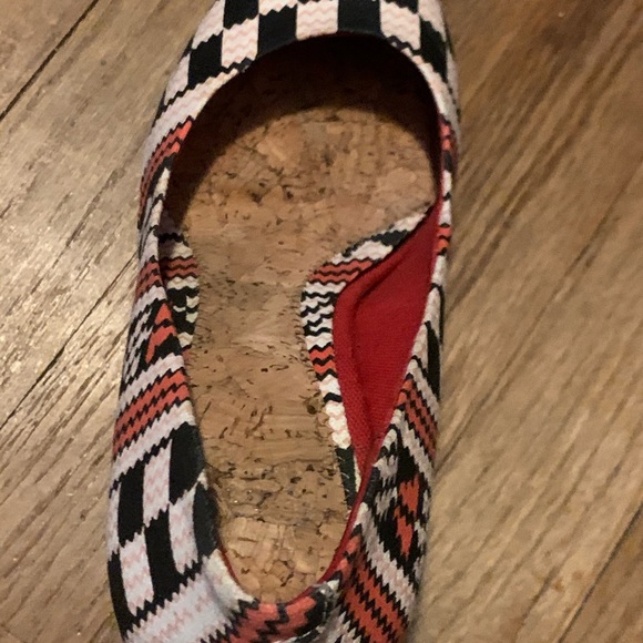 Gianni Bini tribal print wedges - Picture 6 of 6